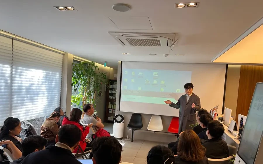 面向印度尼西亚医生讲解ONDA提升并现场演示