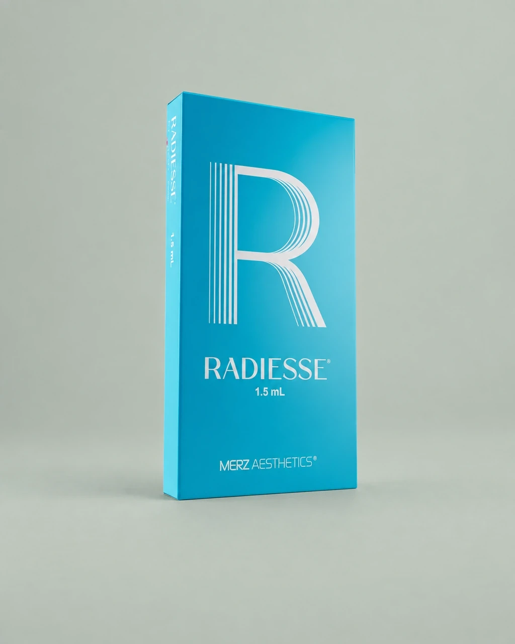 浅色背景下的Radiesse产品