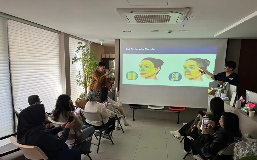 面向印度尼西亚医生举办INHILO PLUS研讨会及现场治疗演示