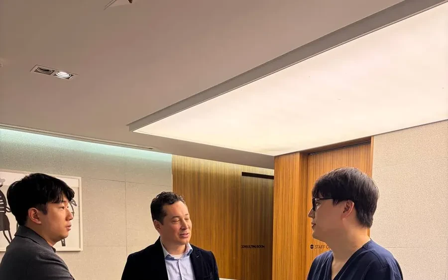 德国Young Aesthetics Clinic的Dr. Olaf Young Fleischer来访，开展GOURI韩德临床交流